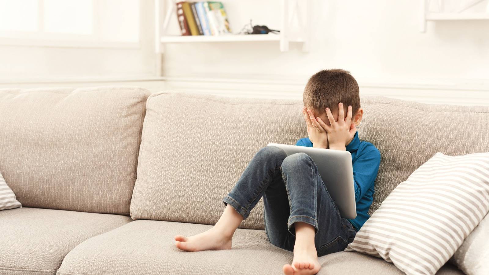 Kid Crying At Computer More Screen Time For Toddlers Is Linked To Poorer Development Later