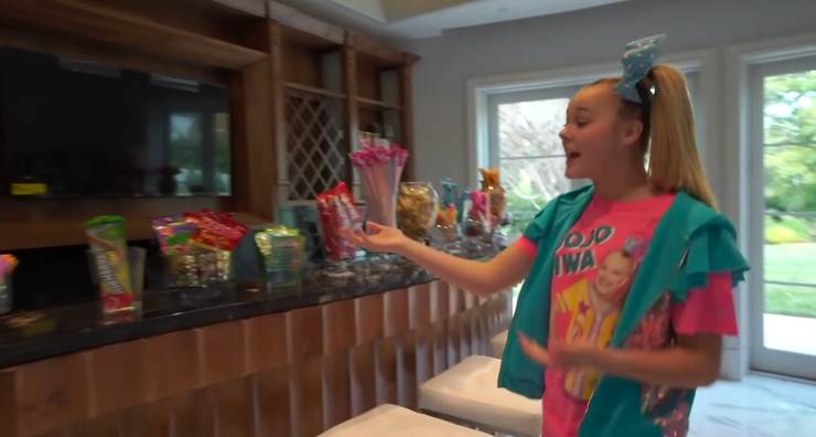 Jojo Siwa S Rumored Boyfriend Elliot Brown Facts Bio Moms Com