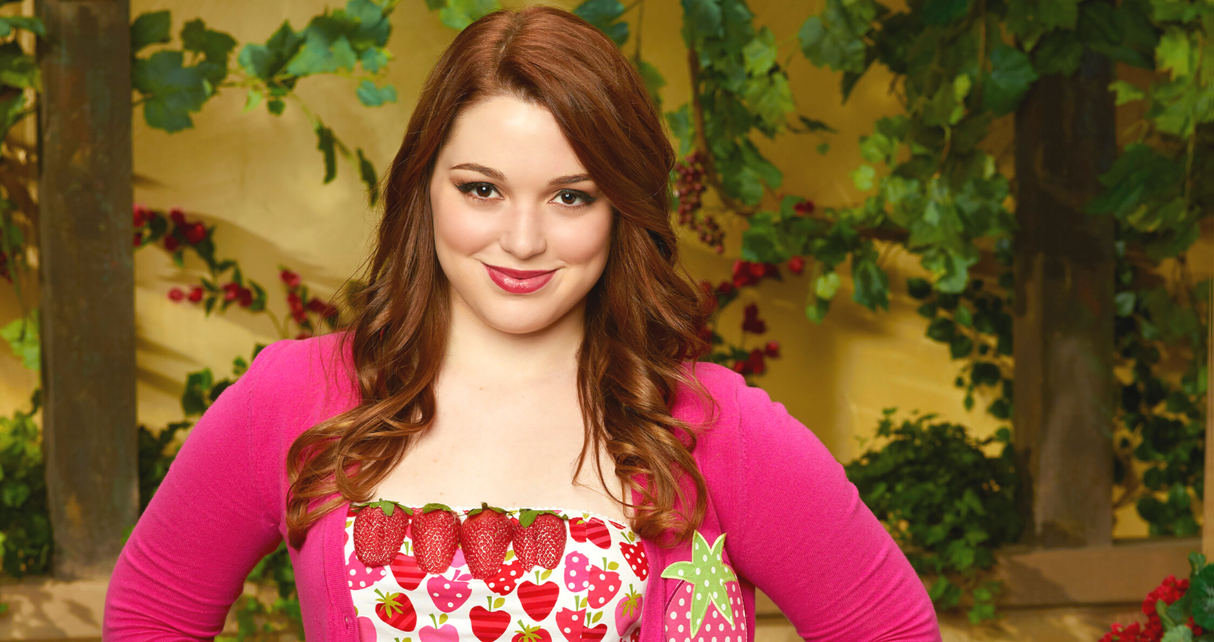 Jennifer Stone From 'The Wizards Of Waverly Place' Now A Nurse, image size:1700x900