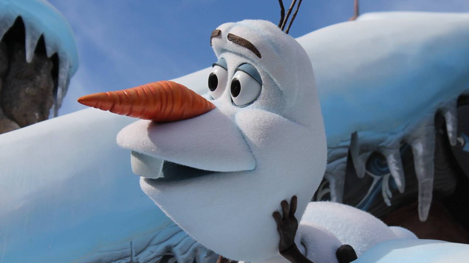 Did you know? Olaf makes a special appearance in the Frozen Sing-Along… but  only during the holiday season.❄️☃️ If your kids are obsessed with Frozen,  this one is a must-do!, image size:1600x900