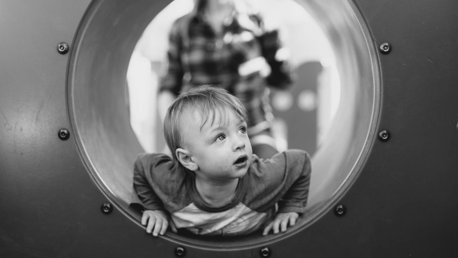 Isolated of a woman doing positive self talk in front of mirror with  flowers, black outline cartoon style. 42692271 Vector Art at Vecteezy, image size:1600x900