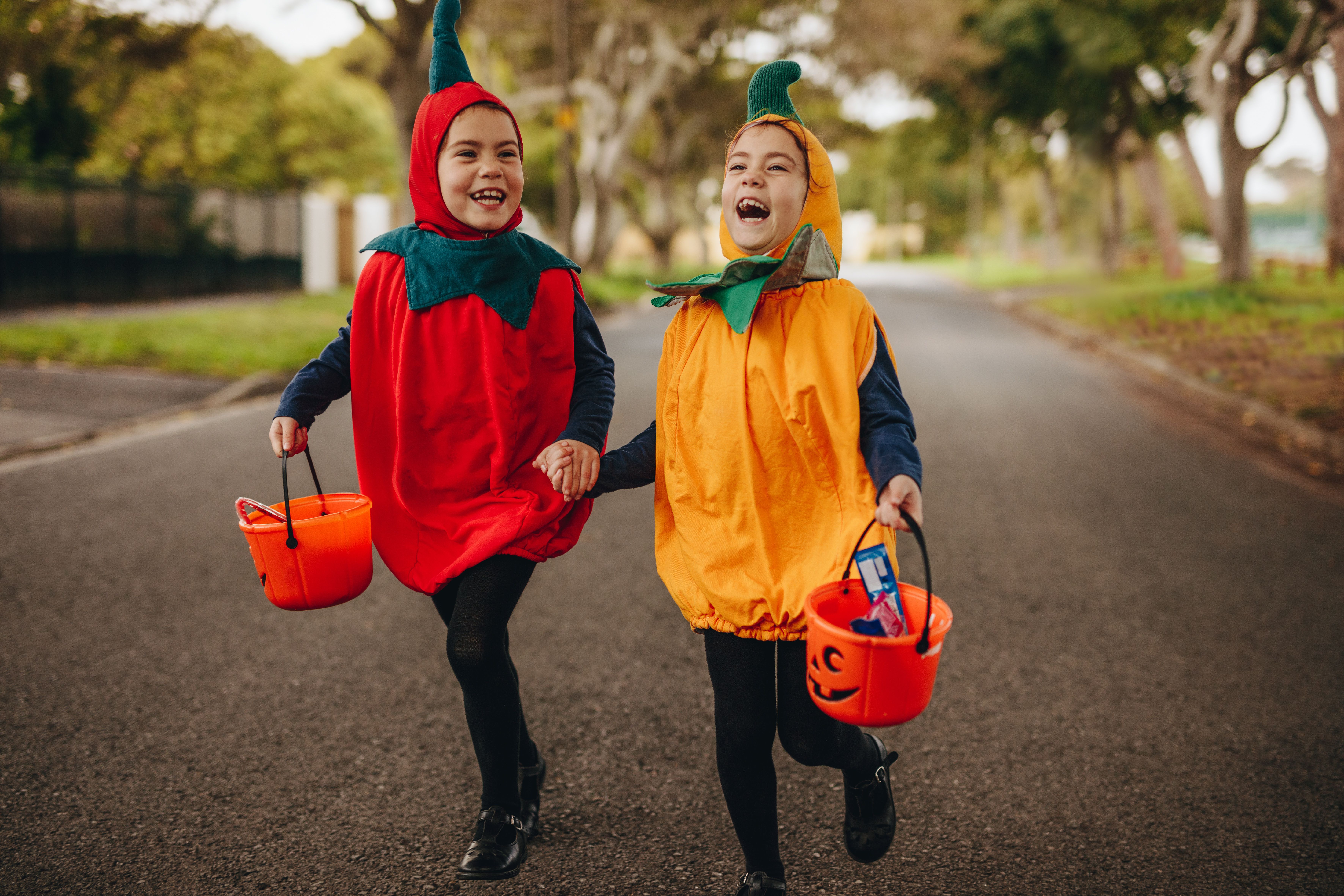 cute twin dress up ideas Cute & Easy Halloween Costume Ideas For Twins